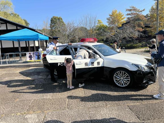 パトカー乗車体験の画像