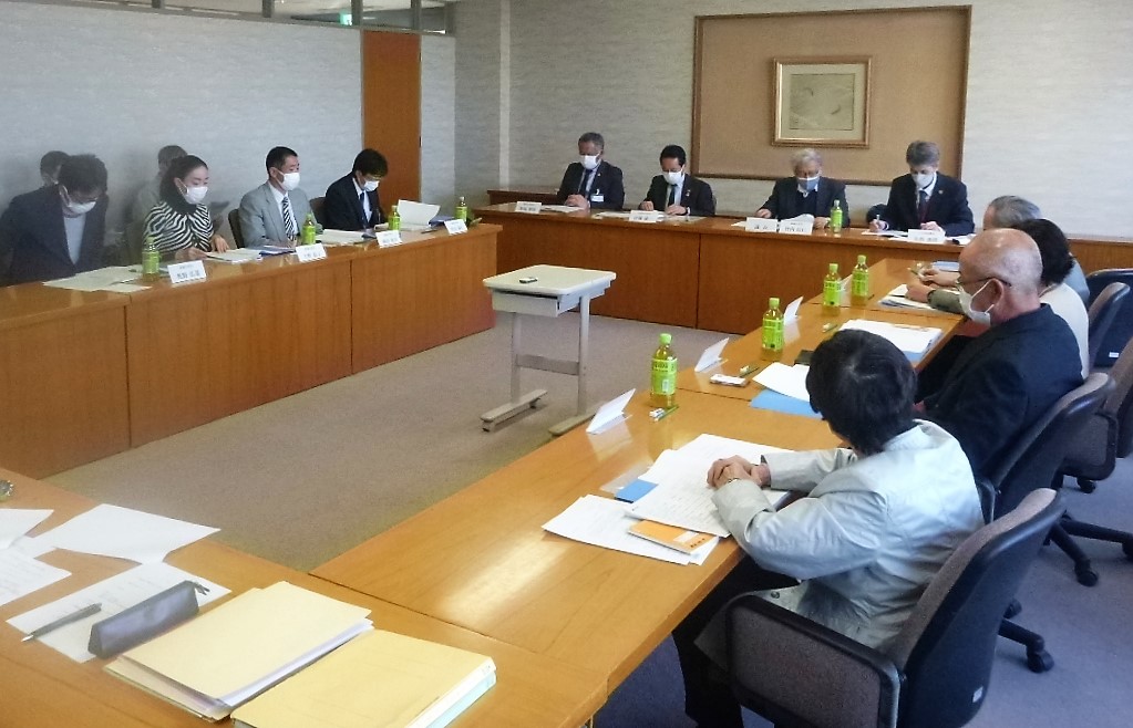 会議の様子の画像