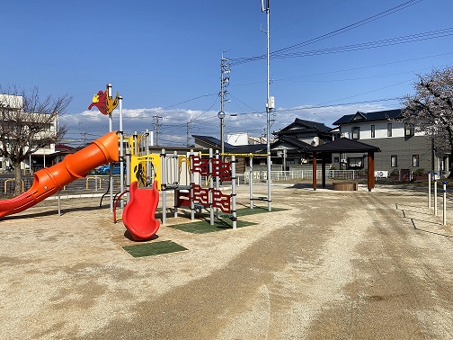 トイレの改築工事と園路舗装の画像2