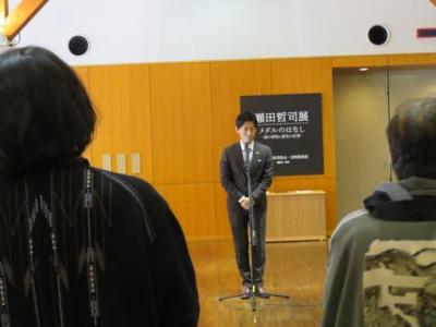 市民ミュージアム現代美術レジデンスプログラム企画展『瀬田哲司展 メダルのはなし-銀の植物と銀色の記憶-』内覧会