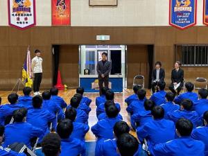 美濃加茂高等学校にてSoftbankウィンターカップ2023令和5年度第76回全国高等学校バスケットボール選手権大会出場チームの激励