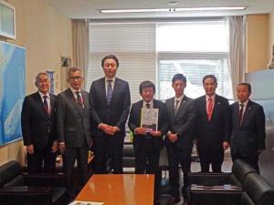 東海環状自動車道中東濃地域建設促進協議会で吉岡幹夫国土交通省技監へ金子俊平議員と共に要望