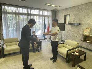 市職員辞令交付式