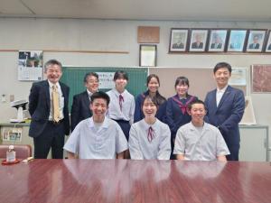 市東中学校訪問（生徒たちと意見交換）