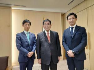 県議会議員と岐阜県知事及び県新任部長等訪問