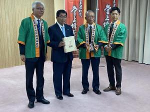 岐阜県知事堂上蜂屋柿進呈