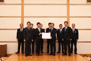 金融機関との協定締結式