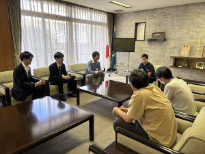 公室での面談写真