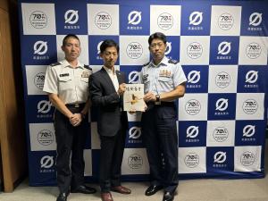 バックボード前での集合写真