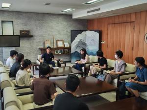 公室での面談写真