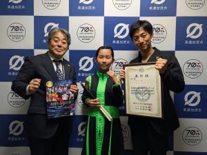 バックボード前での集合写真