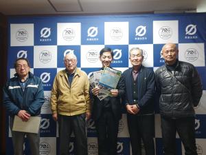 バックボード前集合写真