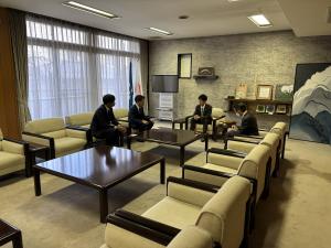 公室での面談写真