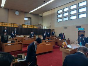 議会初日