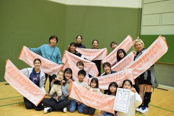 女子優勝 下米田チーム