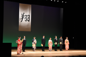 成人式実行委員紹介の様子